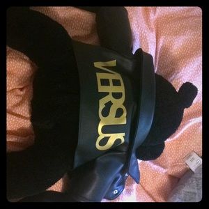 Versus 100% authentic